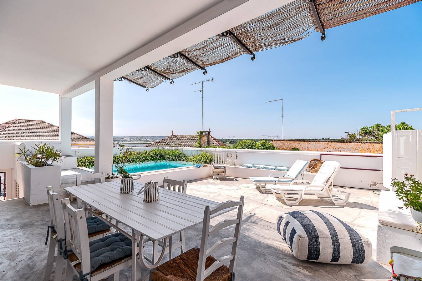 Apartamento inteiro, Apartamento 'Calçada' com piscina privada, terraço privado e Wi-Fi in Alcácer do Sal e Santa Susana, Alentejo Litoral