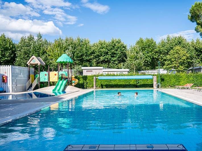 Casa mobile per 6 persone, con piscina per bambini a Lido di Jesolo