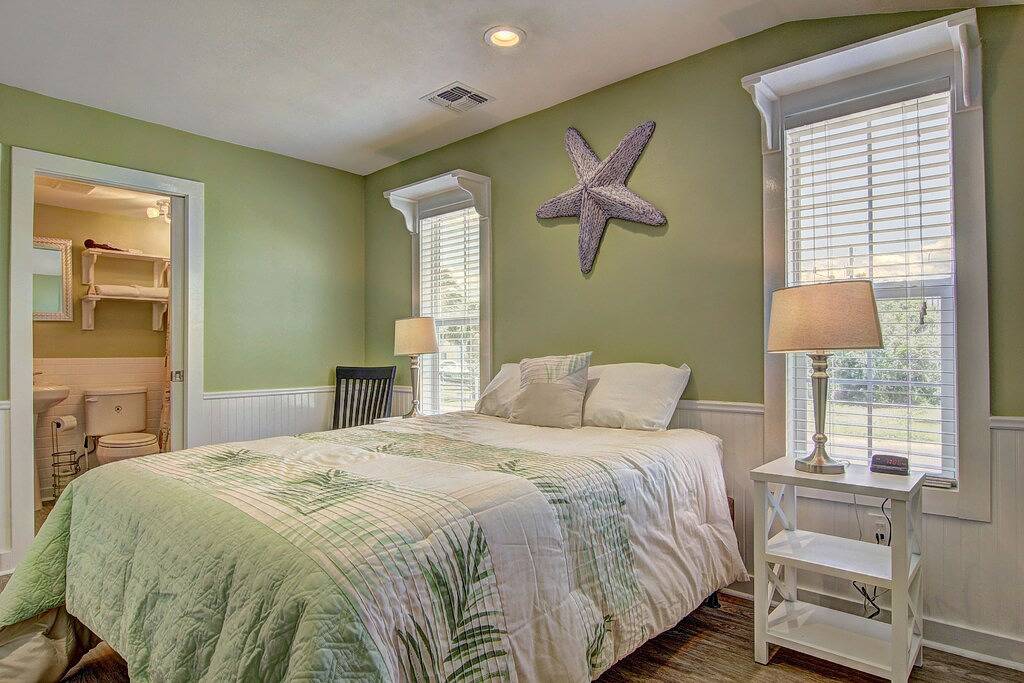 Charmantes Ferienhaus, jedes mit eigenem Bad! Kurzer Fußweg zum Strand! in Port Aransas, Mustang Island