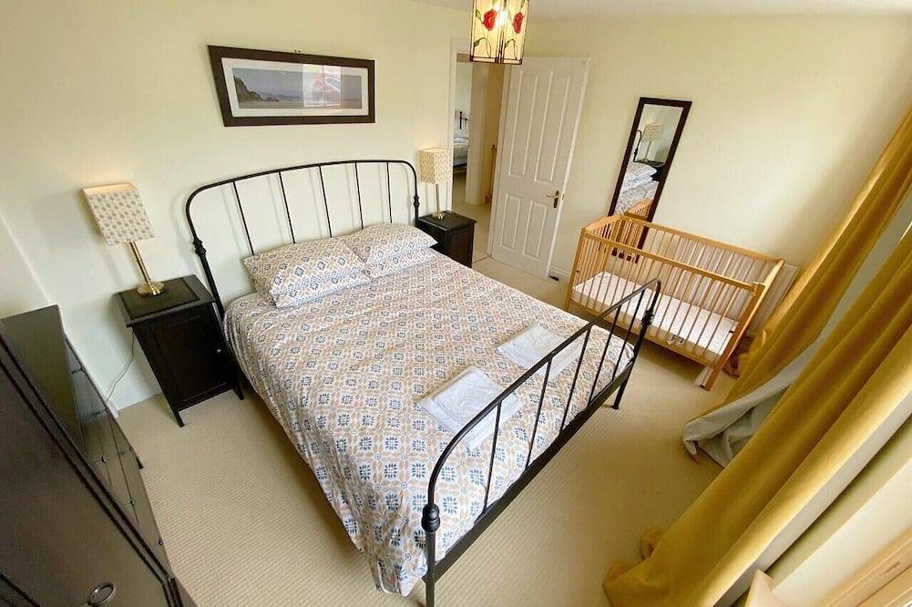 Luxury cottage near the beach in the Pembrokeshire Coast National Park in Trefin, Pembrokeshire