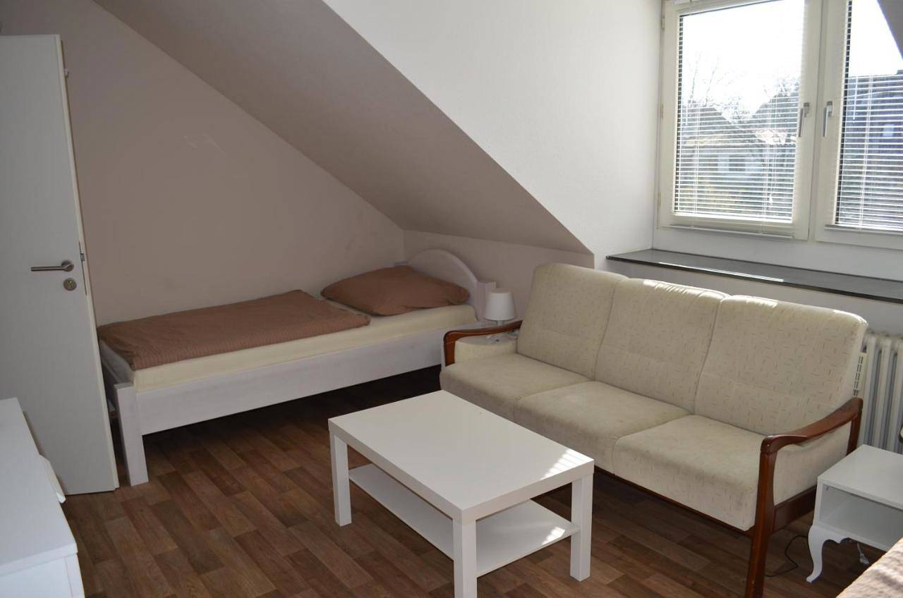 Single Room with Private Bathroom in Harleshausen, Kassel