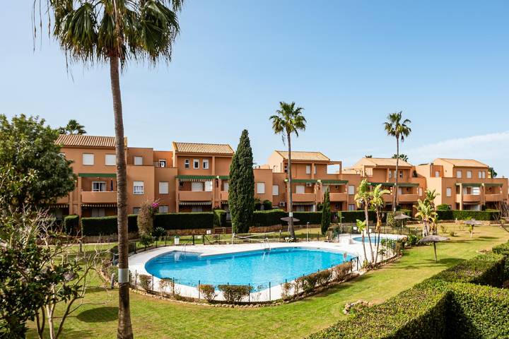 Ferienwohnung für 4 Personen, mit Balkon/Terrasse und Kinderpool sowie Pool