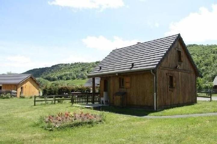 Chalet pour 3 personnes, avec Balcon/Terrasse ainsi que Terrasse et Jardin à La Chapelle-d'Alagnon