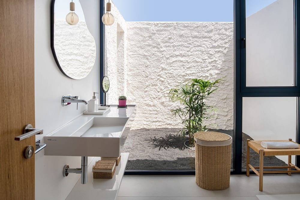 Taboire 5 by Buenavilla | Luxurious villa for an exclusive holiday in Puerto Calero, Yaiza