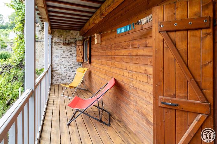 Gîte pour 6 personnes, avec balcon, animaux acceptés à Soueix-Rogalle