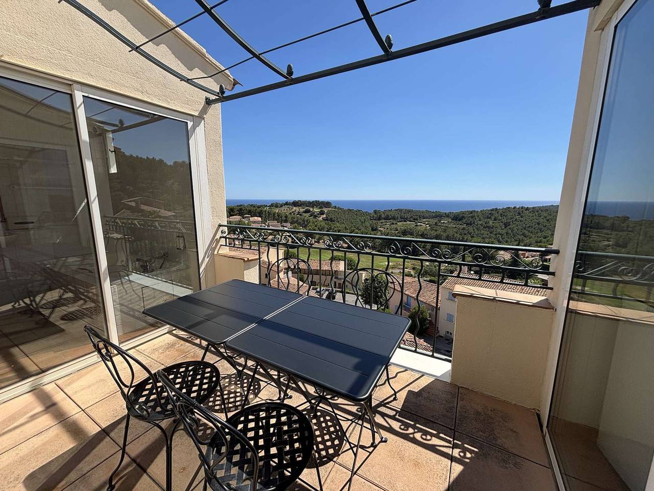Appartement entier, Appartement vue mer - 6 pers. in Saint-Cyr-sur-Mer, Côte méditerranéenne (France)
