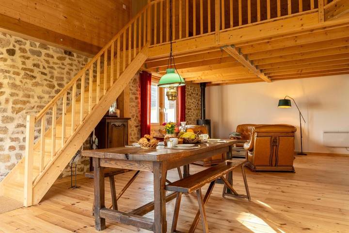 Location de vacances pour 8 personnes, avec jardin à Sainte-Suzanne - 2
