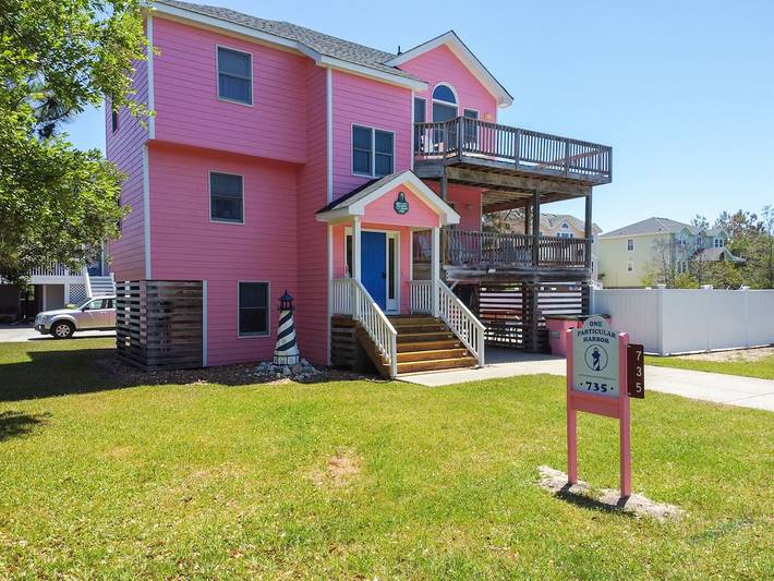 Vacation house for 13 people, with yard and hot tub in Corolla