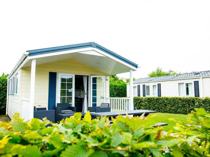 Chalet voor 4 personen, with Balkon/Terras and Terras as well as Zwembad in Noord-Brabant