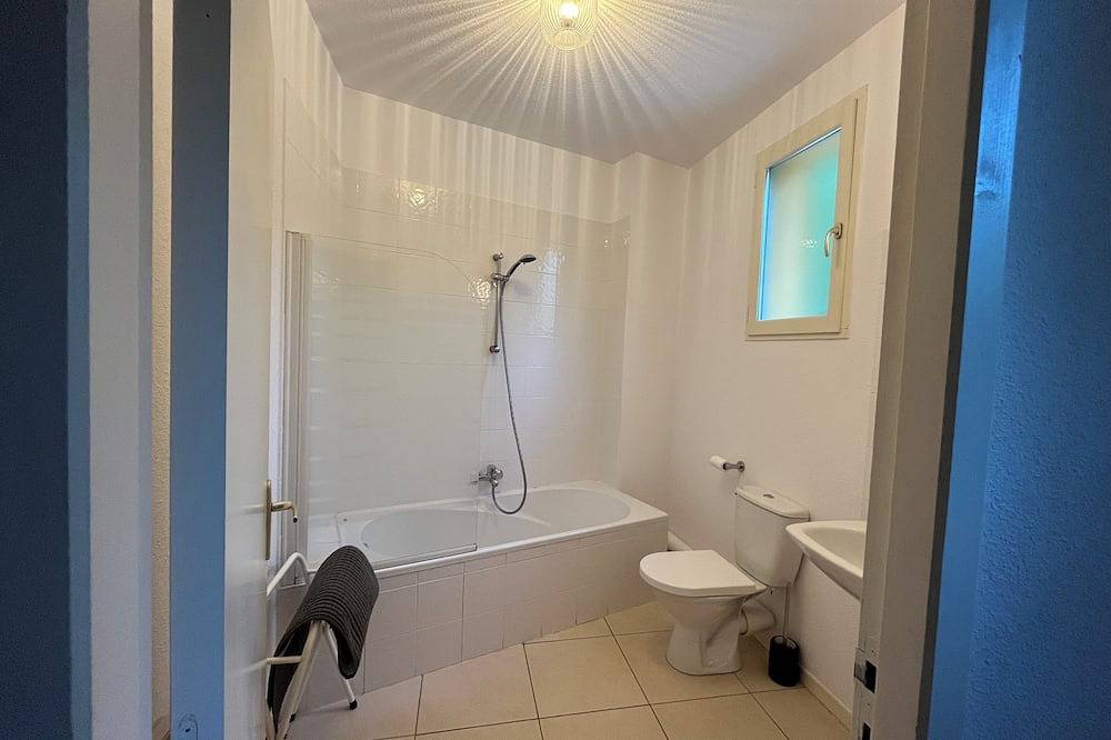 Duplex B en Rez de parc, 4 adultes en résidence de tourisme avec piscine in Montbrun-les-Bains, Région de nyons