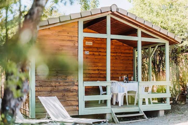 Chalet pour 3 personnes, avec piscine et terrasse