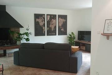 Gîte pour 4 personnes, avec terrasse et jardin à Ansouis