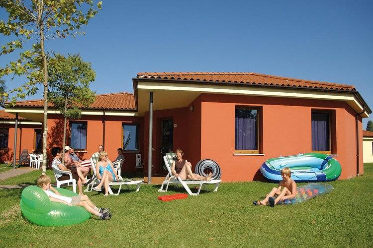 Bungalow in the Bella Italia holiday park in Peschiera del Garda, Garda Mountains