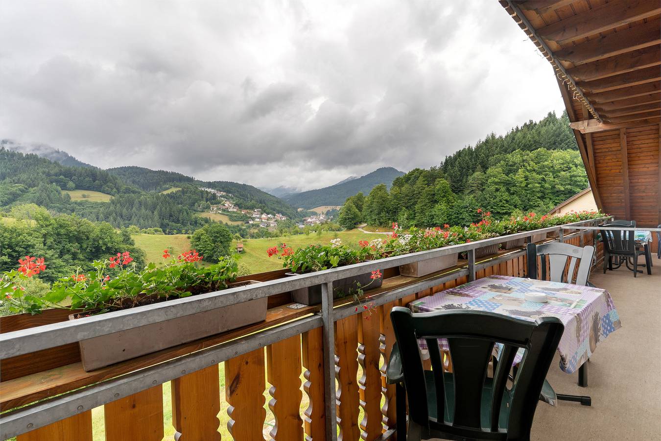 Ganze Wohnung, 'Ferienhof Brutoni Ferienwohnung 2' mit Bergblick, Gemeinschaftsgarten und Wlan in Bad Peterstal-Griesbach, Mittlerer Schwarzwald