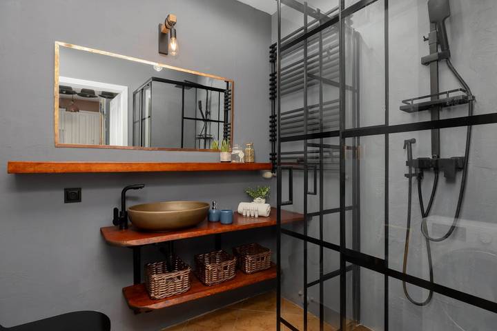 Ganze Wohnung, Cozy Apartment with Balcony | Quiet Neighborhood in Bielany, Warschau