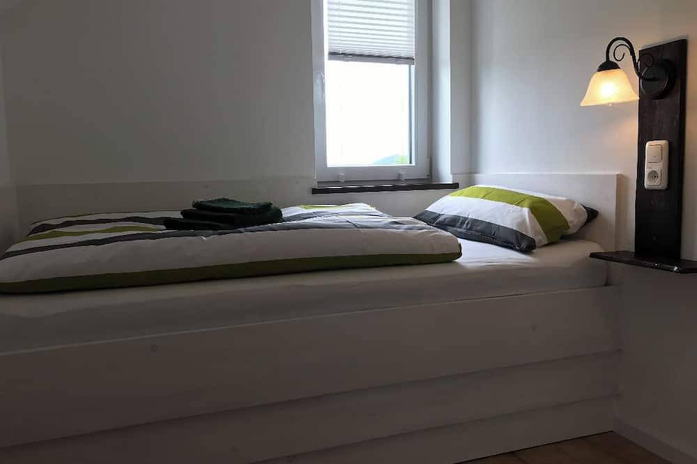 Cozy vacation home with 2 separate living units in the Thuringian Forest in Gehlberg, Rennsteig (weg)