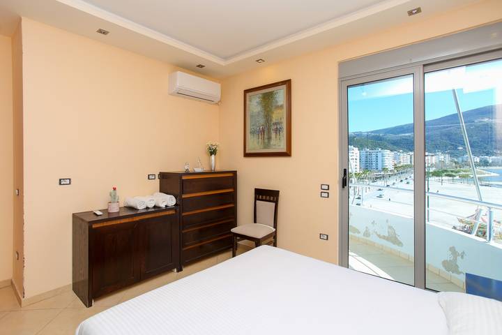 Ganze Wohnung, Ferienwohnung für 5 Personen mit Balkon in Vlorë (Stadt), Vlorë