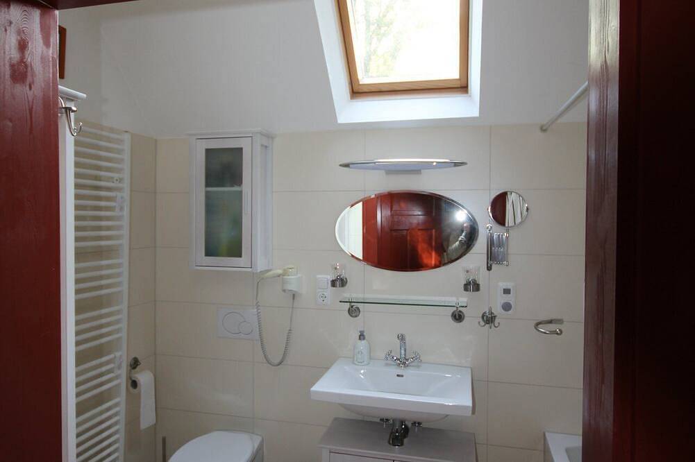Ganze Wohnung, Kutscherhaus am Weiher- familienfreundlich,gute Verkehrsanbindung, in Hundsdorf, Westerwald