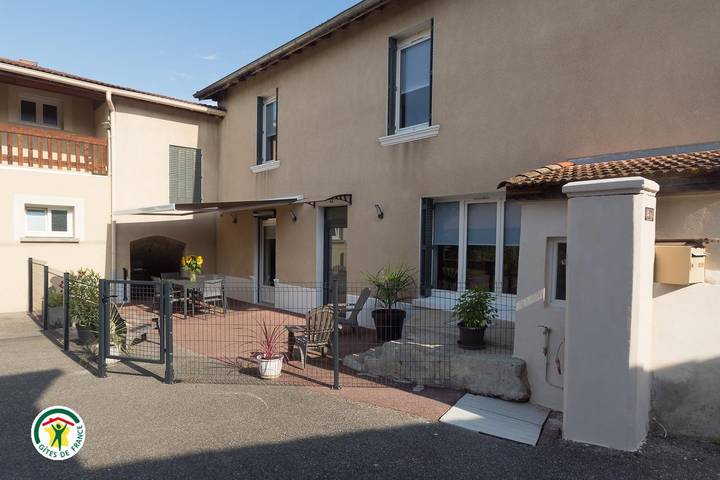 Gîte pour 8 personnes, avec jardin et terrasse à Saint-Hilaire-du-Rosier - 2