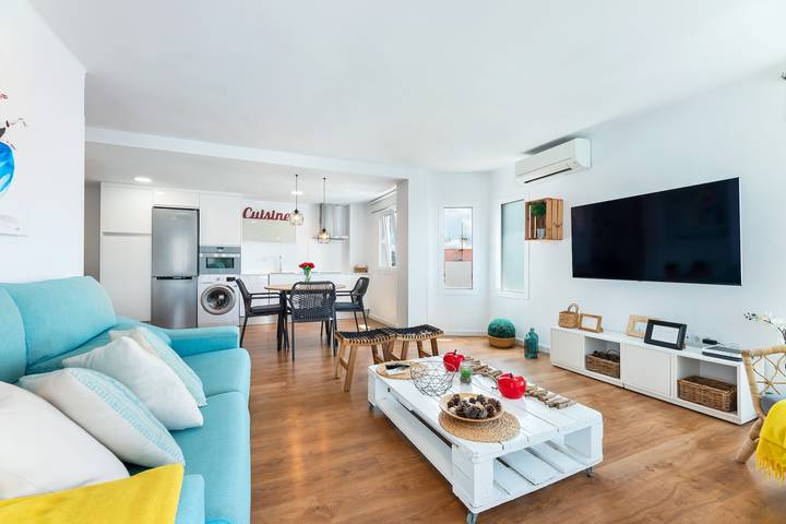 Entire apartment, Holiday Apartment 'Voramar' close to the Beach with Mountain View, Shared Pool & Wi-Fi in Port de Pollença, Pollença