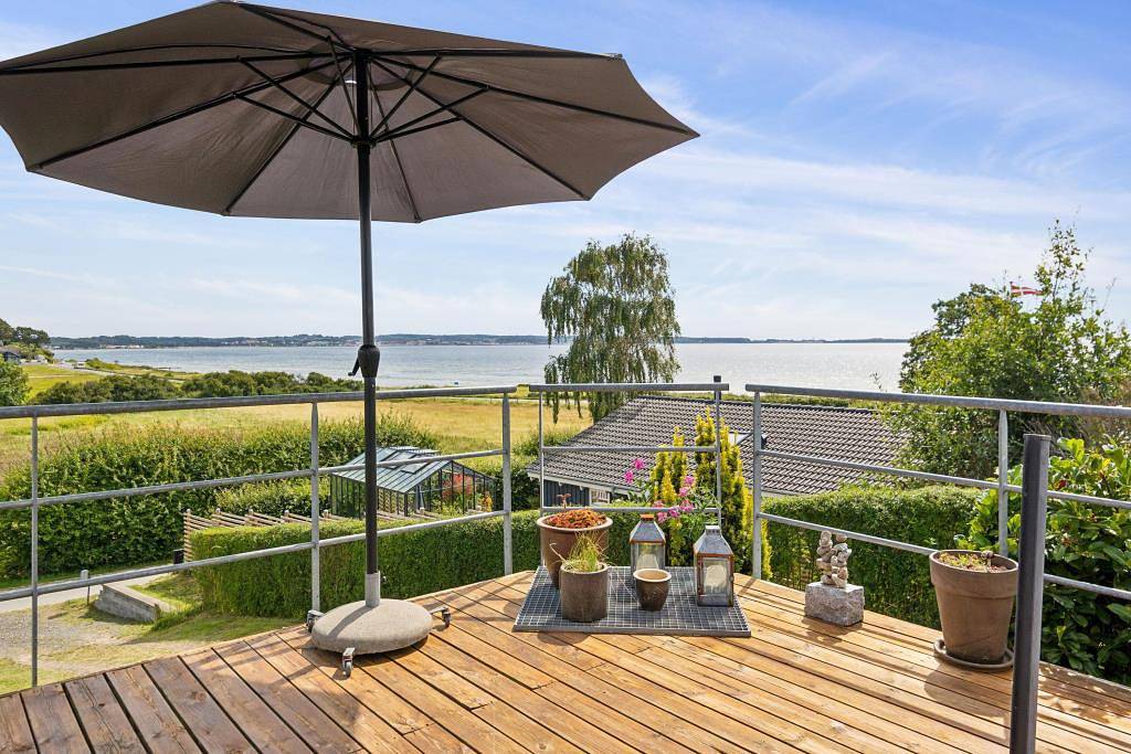 Exklusives und gepflegtes Ferienhaus mit beeindruckendem Panoramablick, Spa, Sauna und schöner Terrasse – nahe dem kinderfreundlichen Strand von Handrup und den malerischen Mols-Bergen. in Ebeltoft, Süddjursland