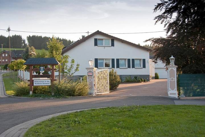 Ferienhaus für 25 Personen, mit Balkon und Terrasse sowie Garten und Sauna in Rock am Ring