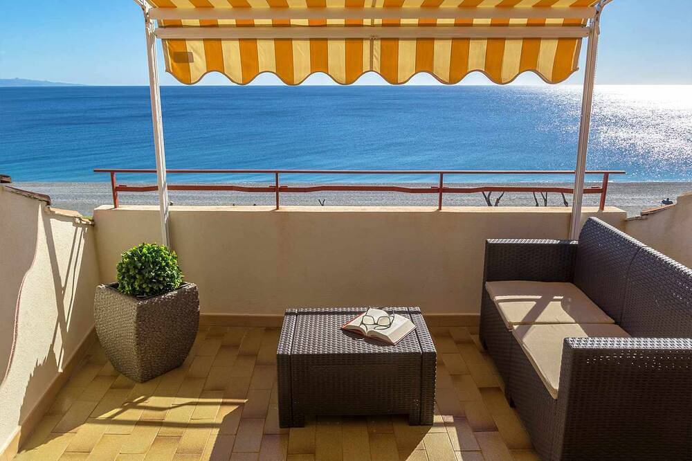 Appartamento intero, La Plage - Home and Sea in Nizza di Sicilia, Provincia di Messina