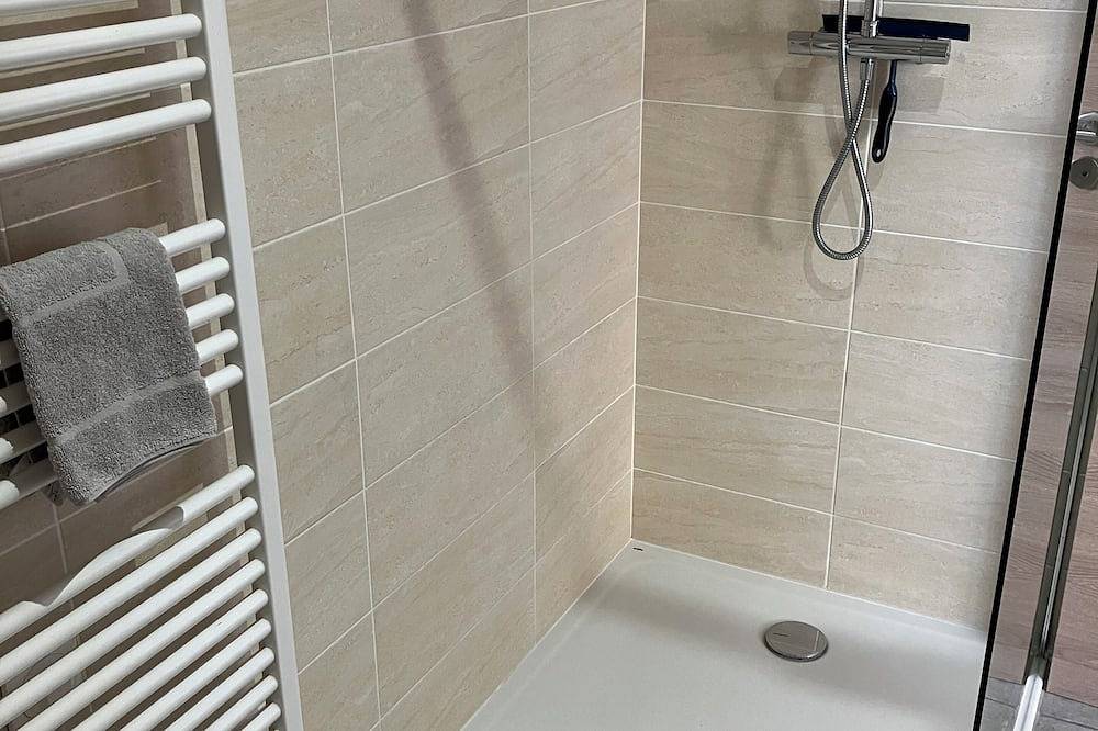 Appartement entier, T1 tout équipé / Parking privé / 5mn Centre ville / 5mn Chd in La Roche-sur-Yon, Vallée de la Loire