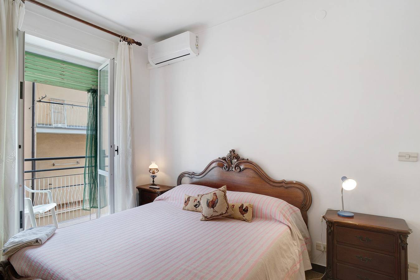 Entire apartment, Apartment 'Casa Gallo' with Private Terrace, Balcony and Air Conditioning in Alassio, Riviera di Ponente