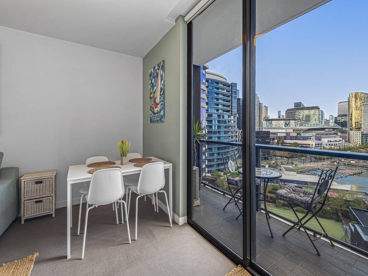 Ganze Wohnung, Eleganz am Wasser der Docklands mit Blick auf die Stadt in Docklands, Melbourne