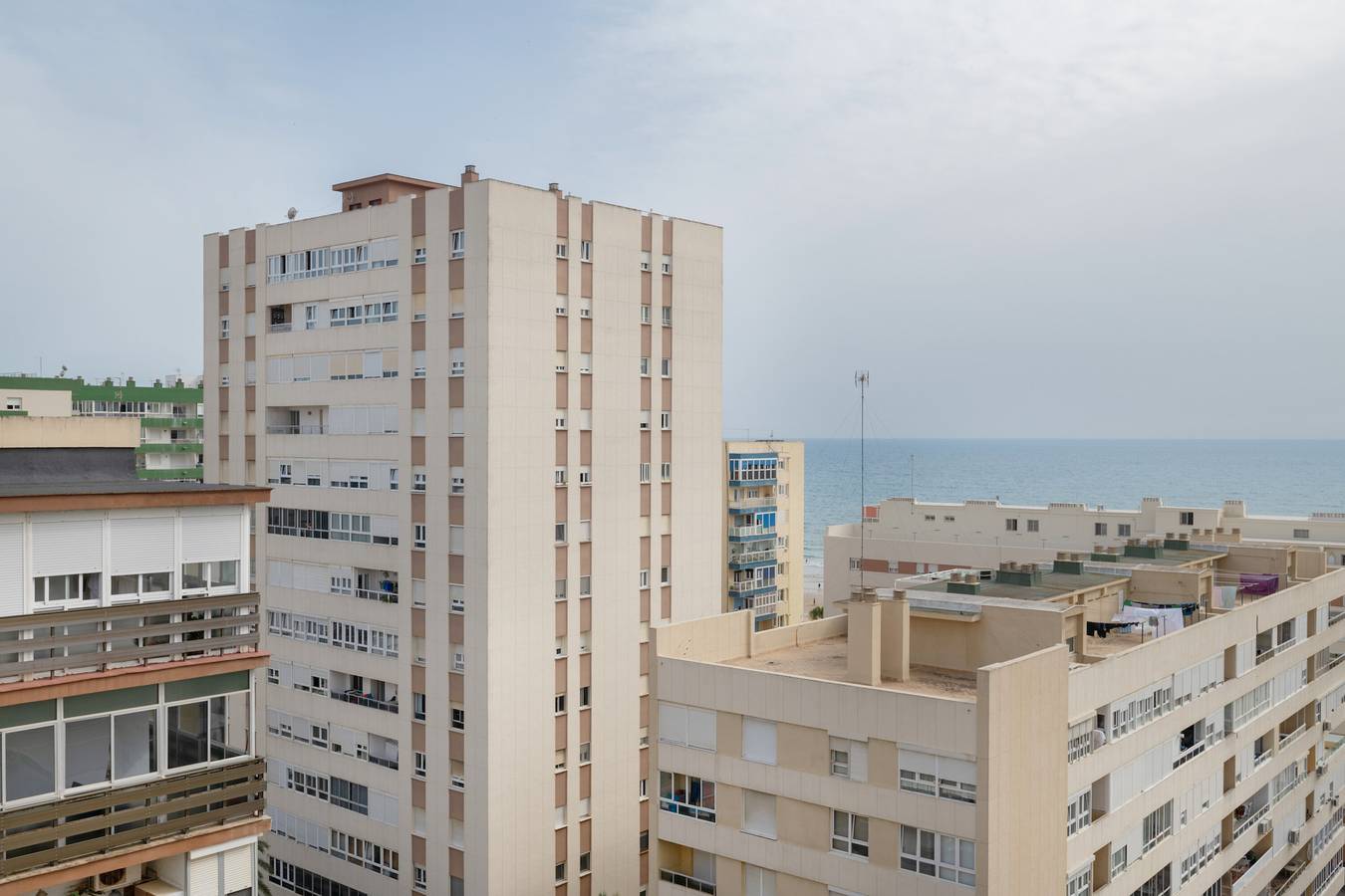 Apartamento entero, Apartamento 'Zurbarán' con balcón, Wi-Fi y aire acondicionado in Playa La Victoria, Cádiz