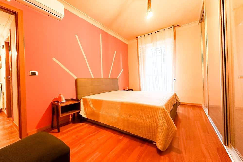 Orange Room With Garden View in Rivoltella del Garda, Desenzano del Garda