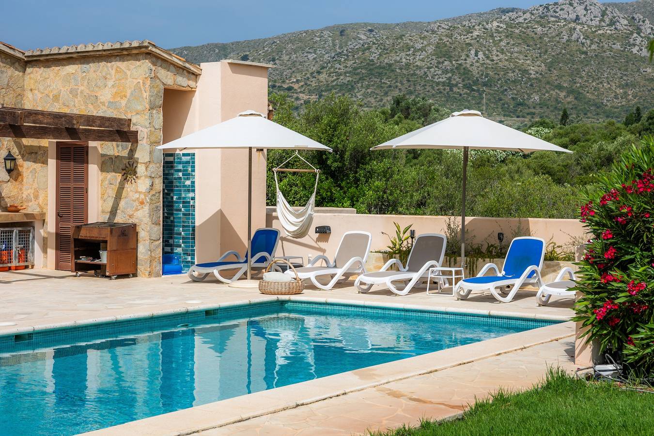 Villa "Finca Soliva" con vistas a la montaña, jardín, Wi-Fi, piscina y terraza in Capdepera, Mallorca Este