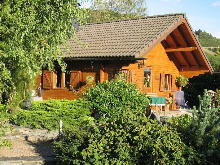 Ferienhaus für 4 Personen, mit Terrasse und Garten in Bullay