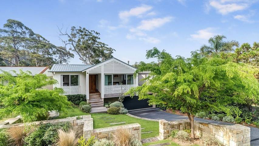 Holiday home for 10 people, with garden and balcony in Hyams Beach