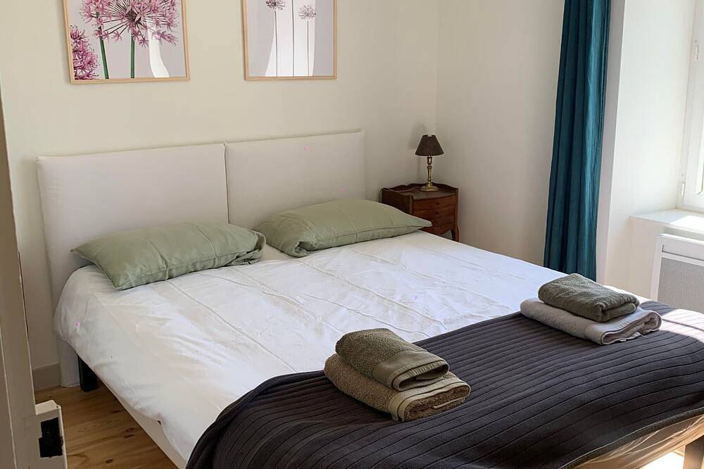 Gîte rénové campagne chic, 6 chambres pour 13 pers., jardin, terrasse, Haute-Loire in Siaugues-Sainte-Marie, Haute-Loire