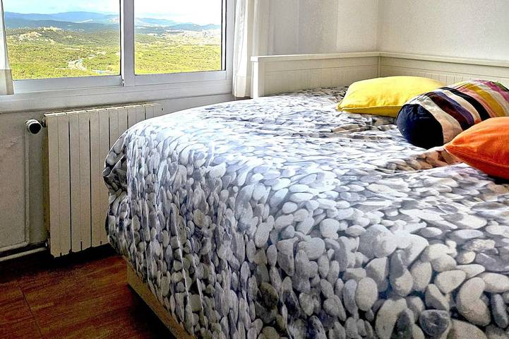 Bienvenido a la \"Villa Cariño\" en las montañas con vistas al mar in Palafolls, Maresme