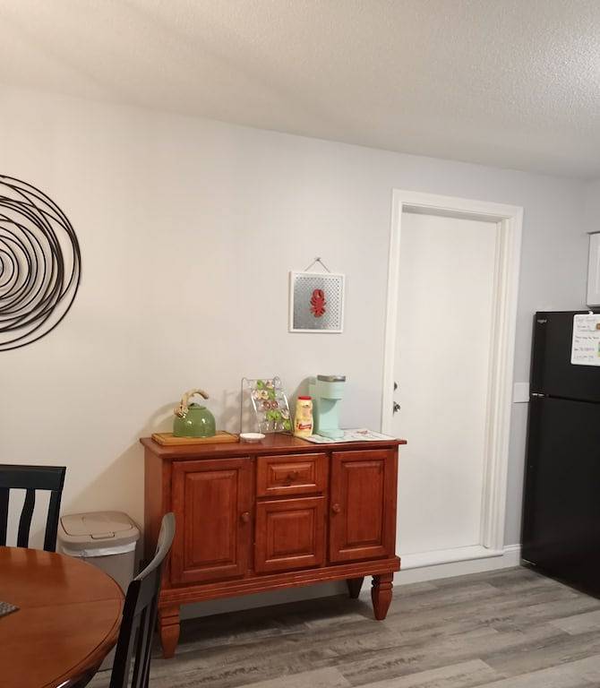 Great Location! Very Close to Une, Kbpt, Oob, Biddeford Pool, Sleeps 6 in Biddeford, York County