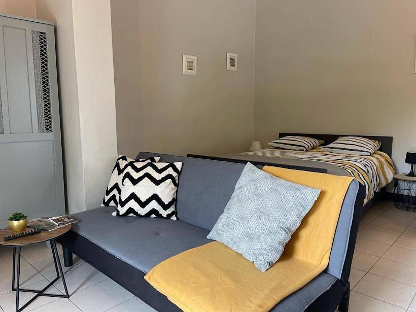 Appartement entier, One-Bedroom Apartment in Saint-André-d'Allas, Périgord Noir
