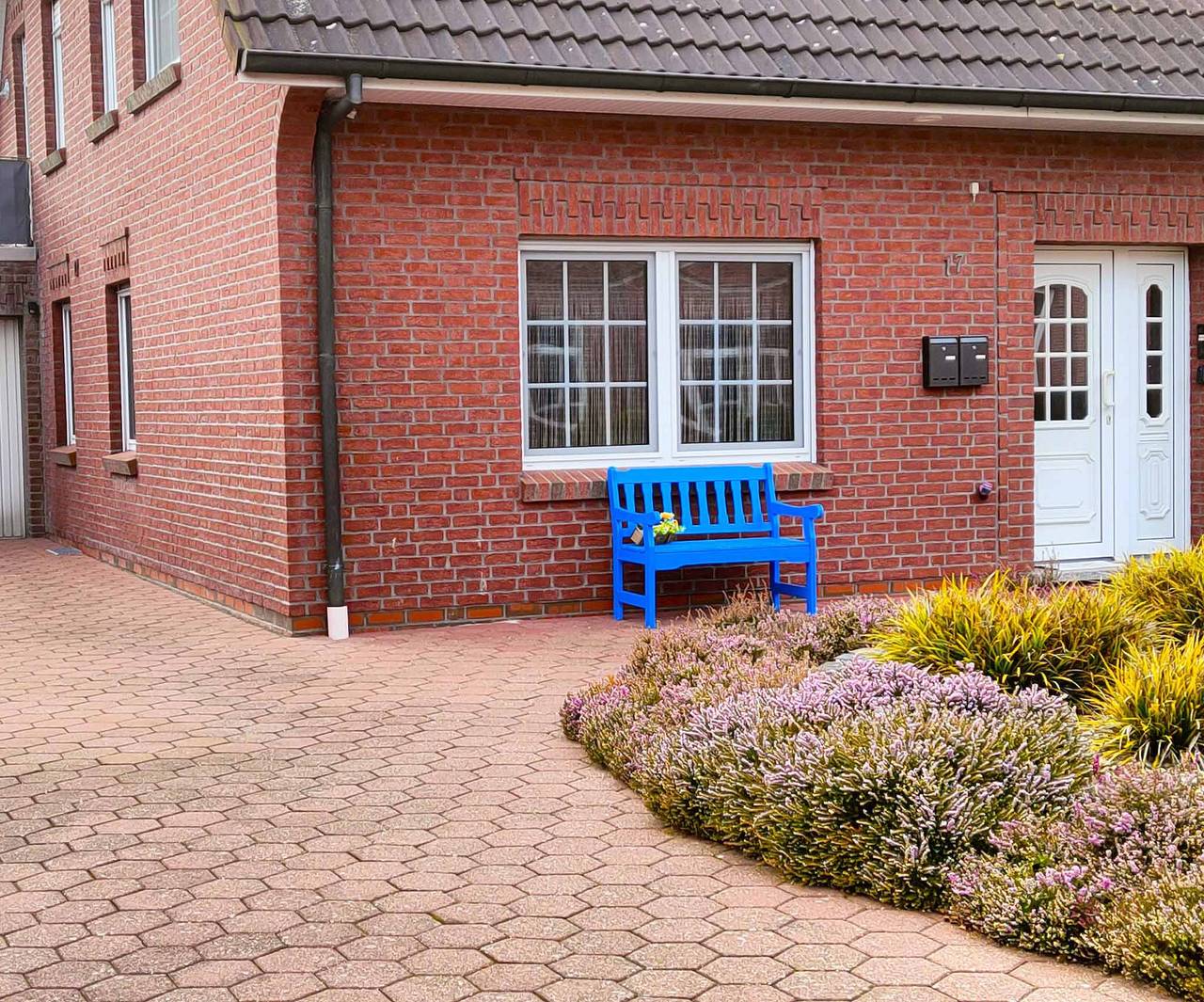 Ganze Wohnung, Ferienwohnung Leezdorf - Ferienwohnung mit eigener Terrasse in Leezdorf, Norden und Umgebung