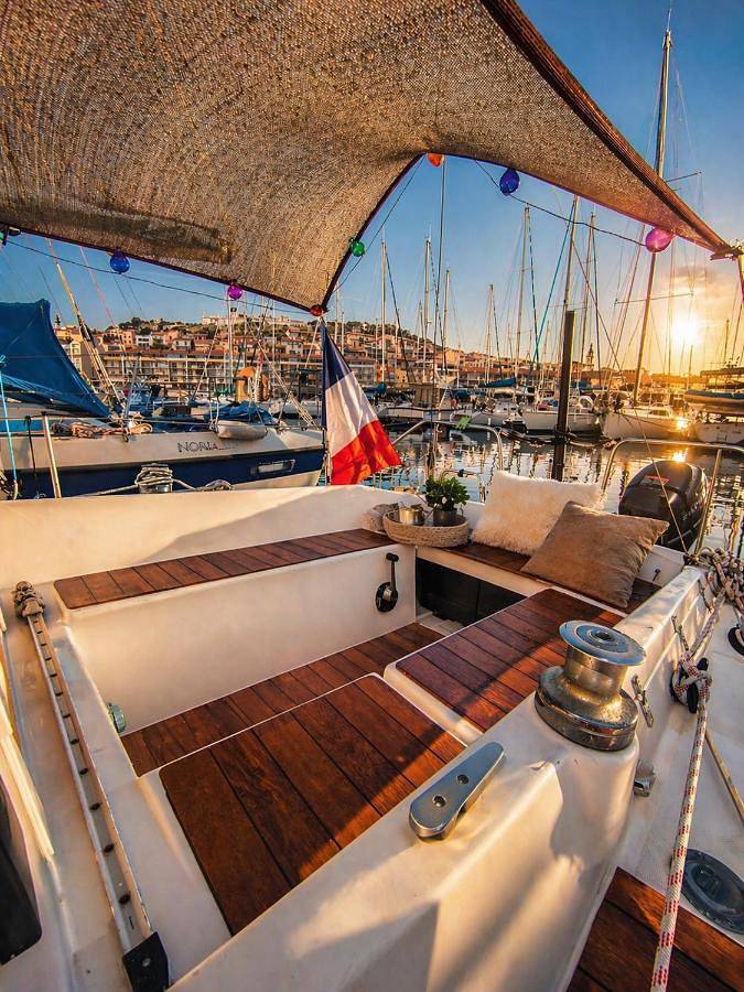 Bateau pour 2 personnes, avec terrasse ainsi que vue sur le lac et vue dans Port de Sète - 2