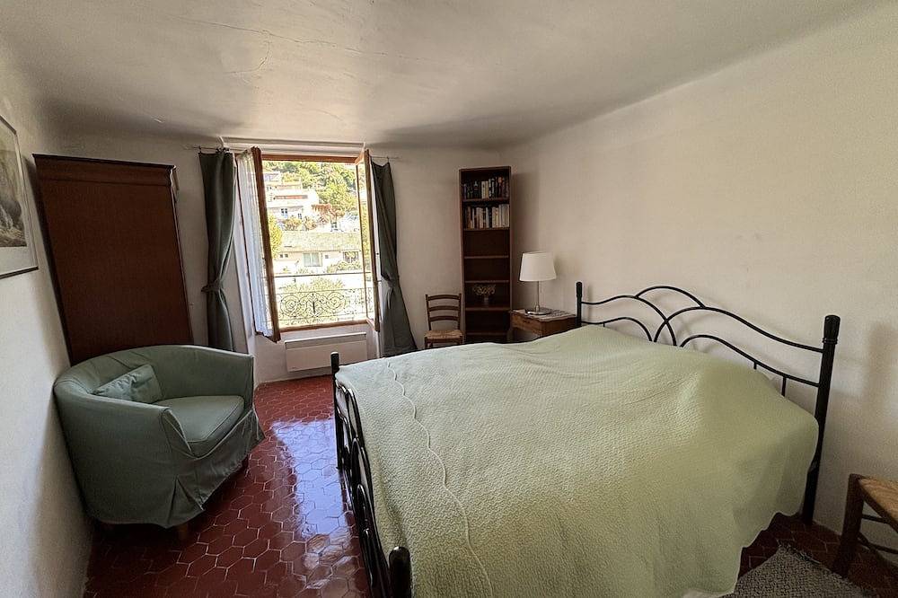 Luberon maison de village entière 2/6 Personnes,lac à 2000m in Cabrières-d'Aigues, Parc naturel régional du Luberon