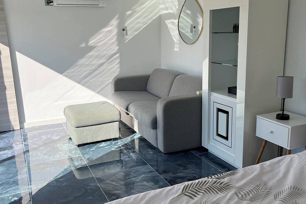 Entire apartment, J & J Home in Entraigues-sur-la-Sorgue, Vaucluse