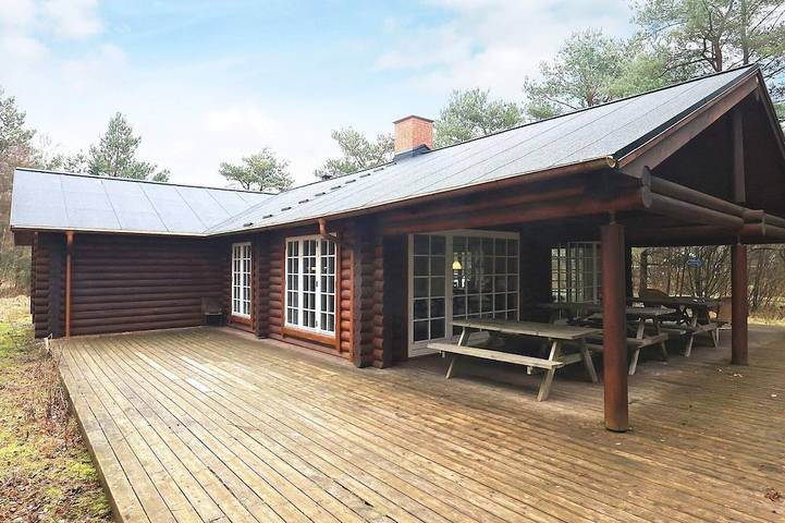 Ferieudlejning for 12 personer, med sauna og terrasse, husdyr tilladt i Lyngså