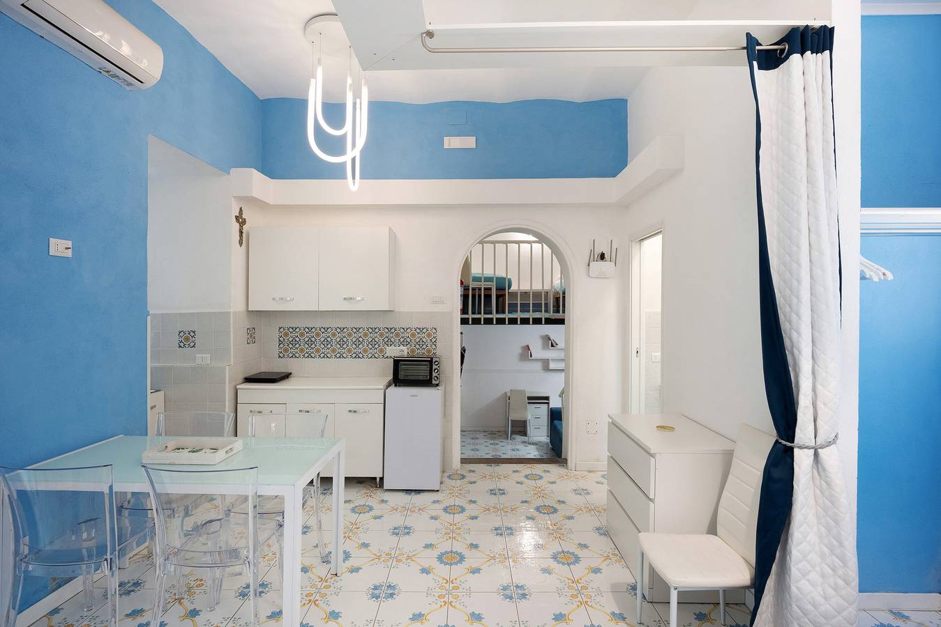 Apartamento entero, Apartamento 'Confortevole In Centro Storico' con Wi-Fi y aire acondicionado in Nápoles, Provincia de Nápoles