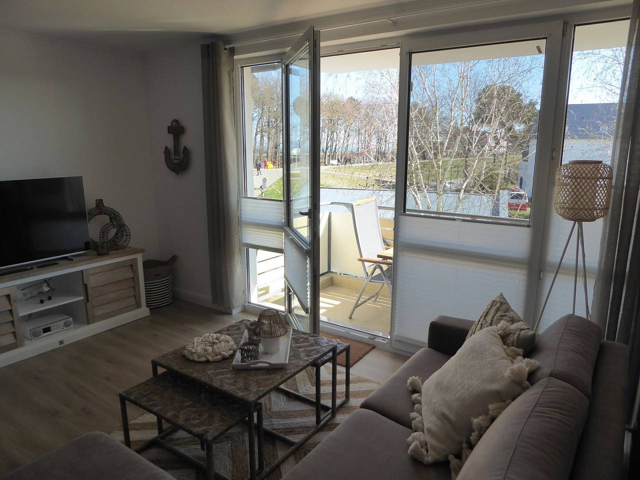 Ganze Wohnung, Komfortable Ferienwohnung in erster Strandreihe mit Balkon in Zingst in Ostseebad Zingst, Zingst