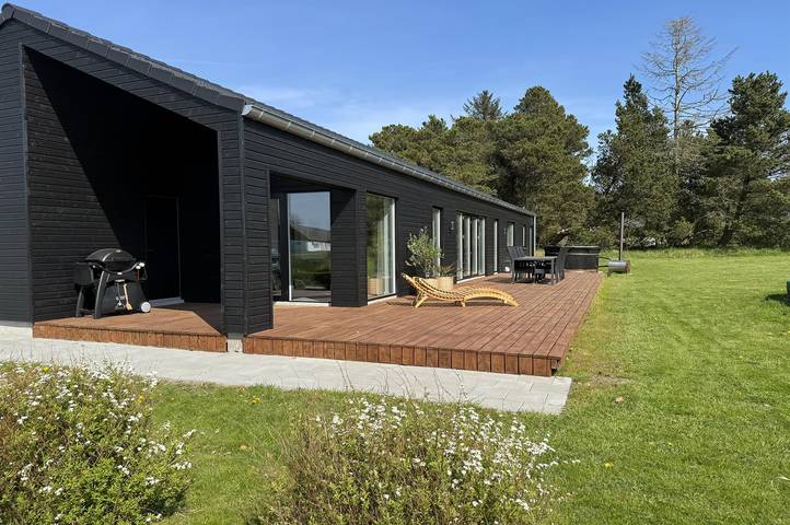 Ferienhaus für 8 Personen, mit Terrasse und Whirlpool sowie Sauna und Garten