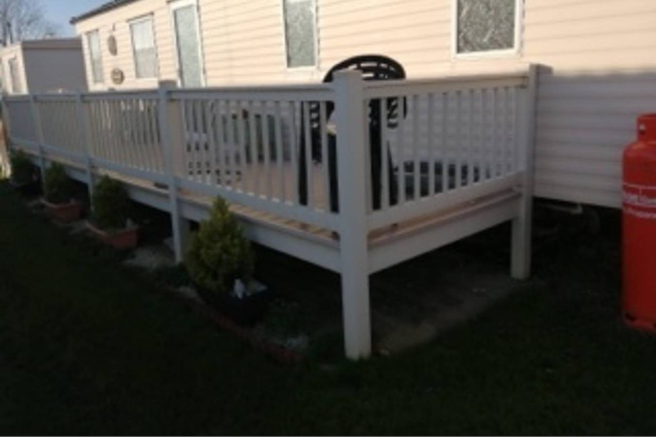 Caravan - Sleeps 8 - Pets Ok - Parking - Site Pool in Heacham, Norfolk Coast