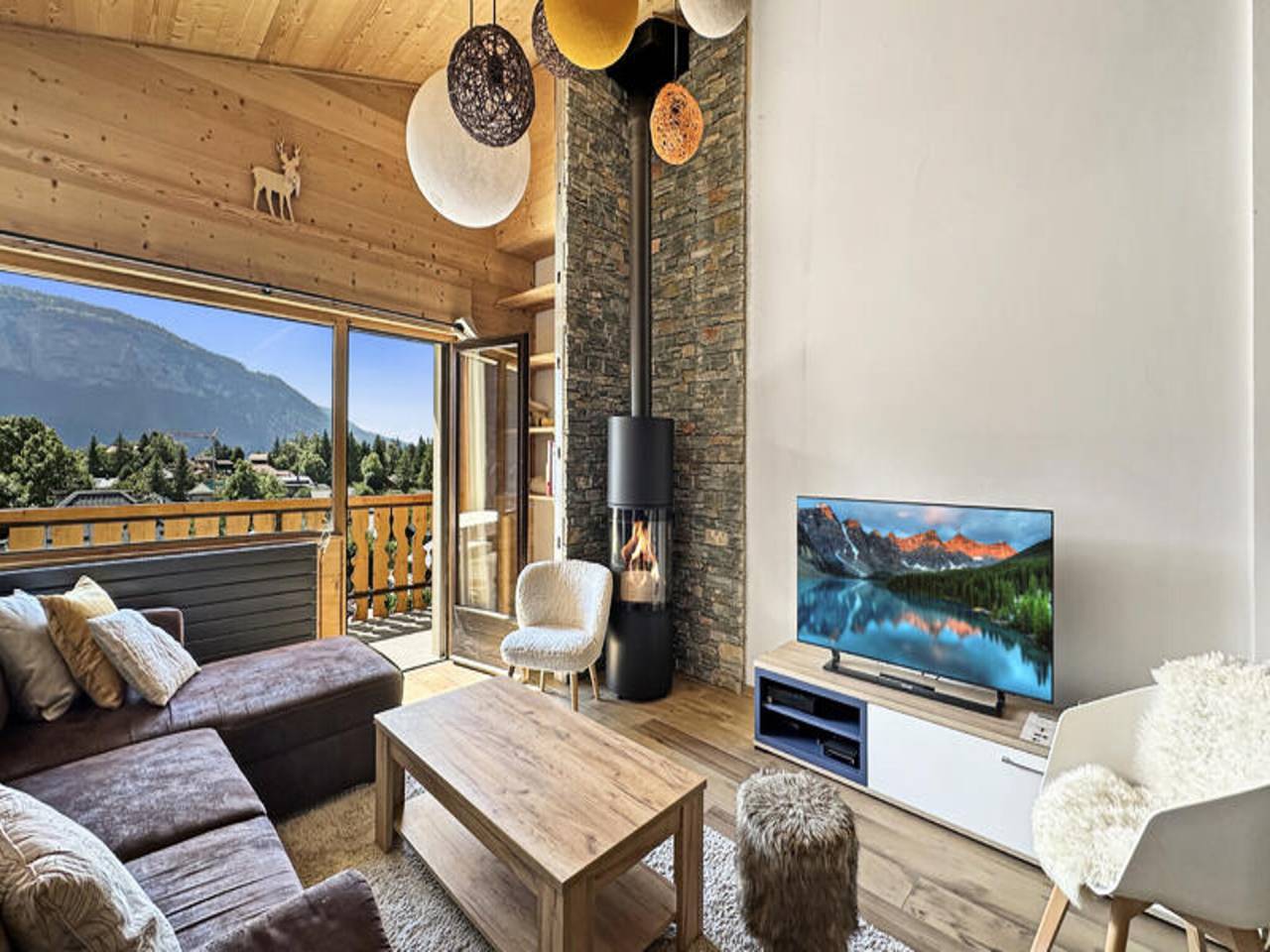 Ganze Wohnung, Ferienwohnung im Dorfzentrum in der Nähe des Skibusses in Les Carroz, Arâches-la-Frasse