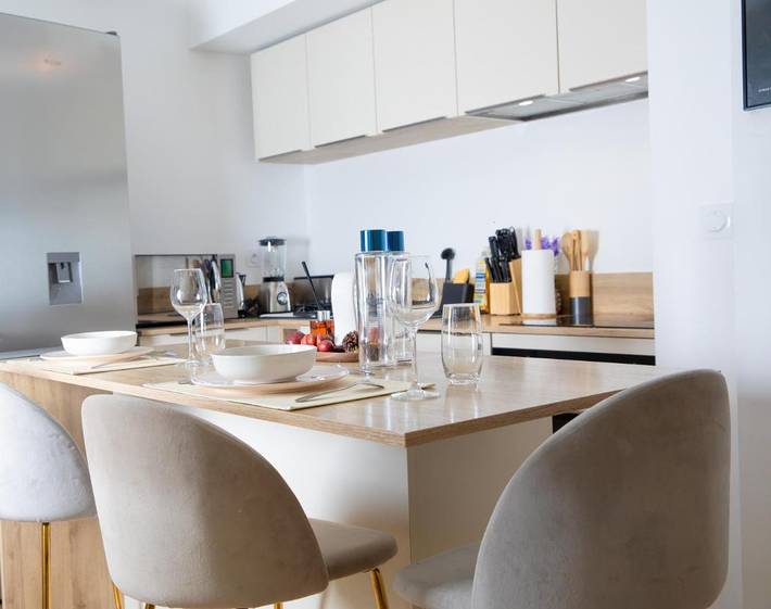 Gîte pour 4 personnes, avec jardin et vue, adapté aux familles dans Stade Yves du Manoir